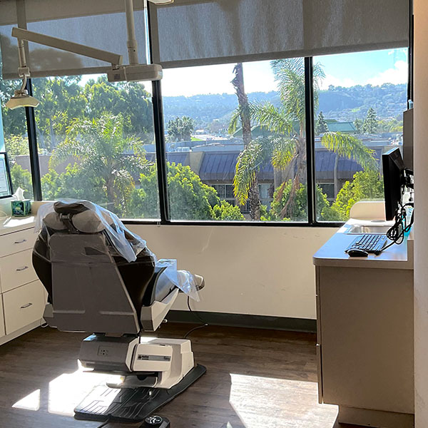 Dentist in CA