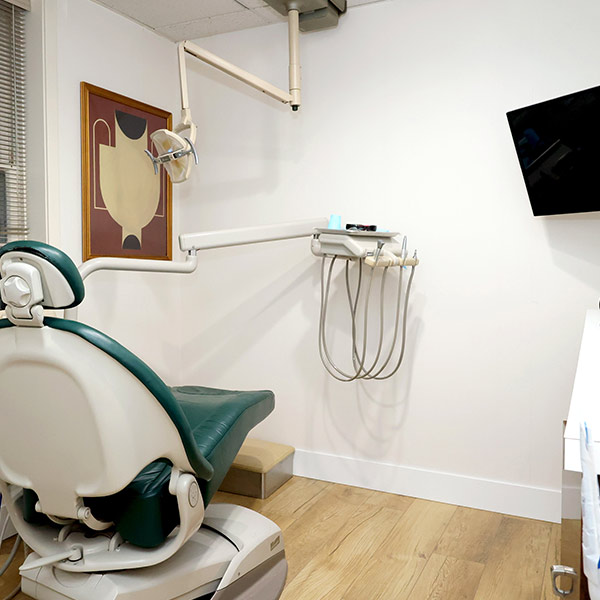 Dentist in 06840